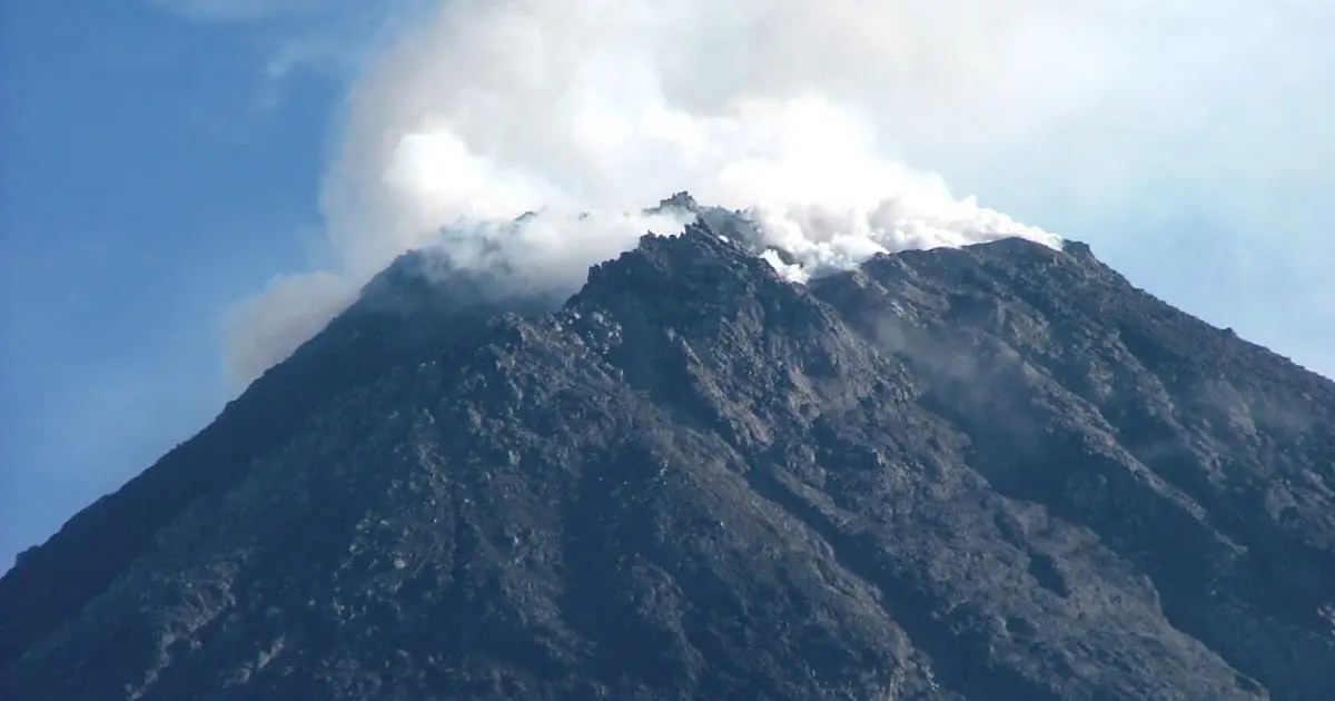 Mewarnai Bencana Alam Gunung Meletus: Cara Mengenalkan Anak Pada Bencana Alam Sejak Dini